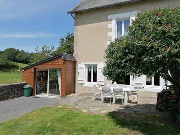 Gîte pour 6 personnes, avec jardin et vue, adapté aux familles à Gavray