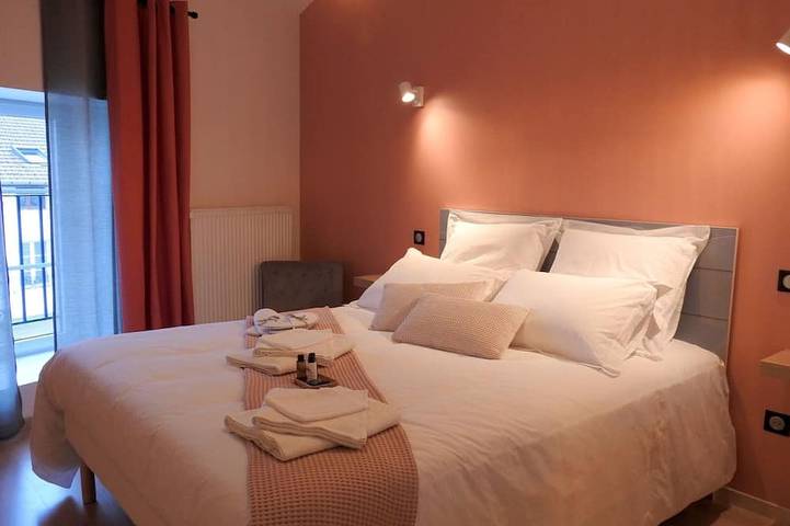 Gîte pour 10 personnes, avec Jacuzzi ainsi que Terrasse et Jardin à Colombey-les-Deux-Églises - 2