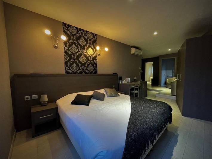 Hôtel pour 4 personnes, avec terrasse et jacuzzi, animaux acceptés à Le Cheylard