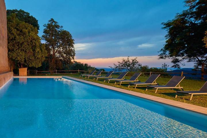 Gîte pour 19 personnes, avec Terrasse et Jardin ainsi que Piscine et Vue dans San Celoni