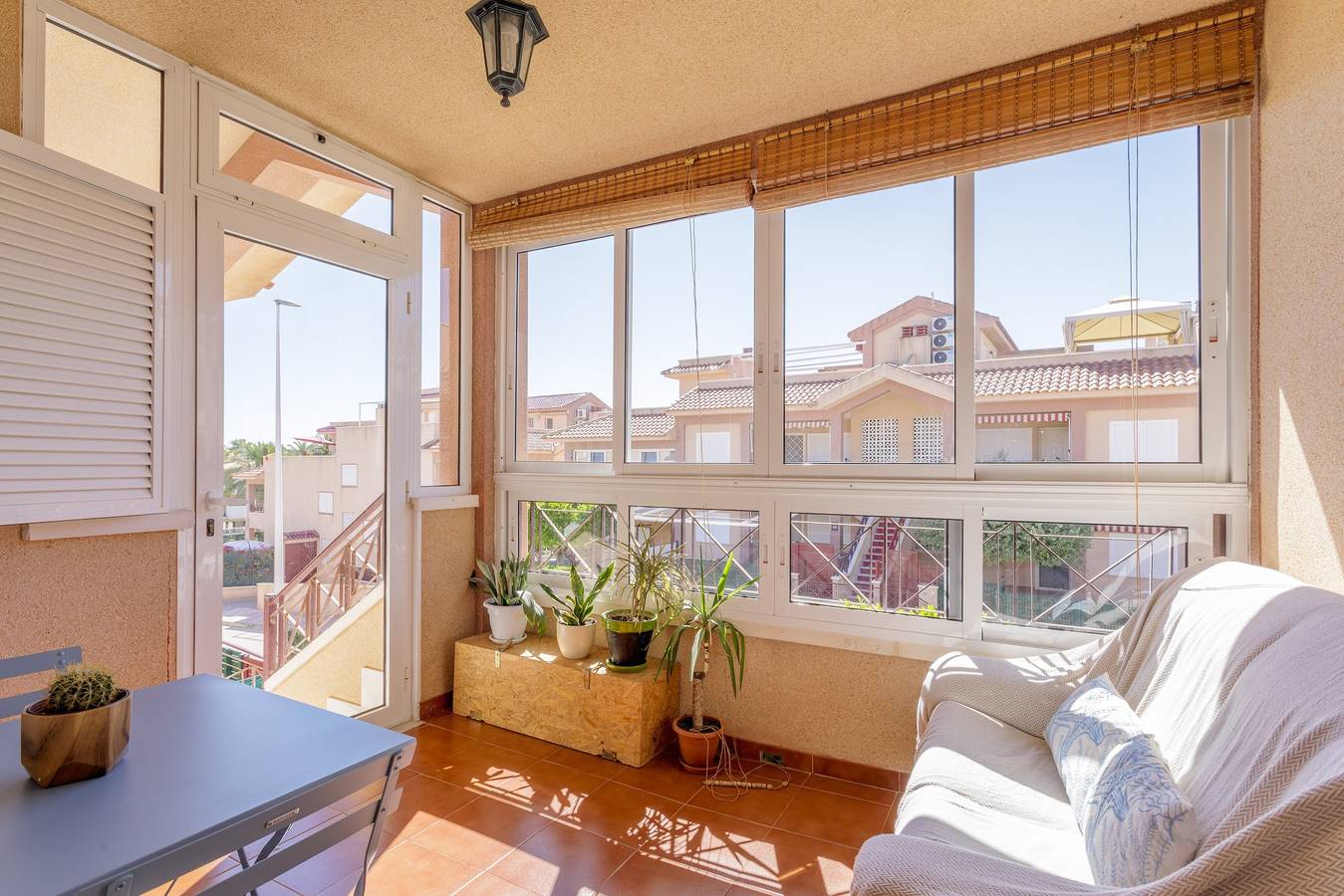 Ganze Wohnung, Apartment 'Nomad House' mit Gemeinschaftspool, Wlan und Klimaanlage in Santa Pola, Costa Blanca
