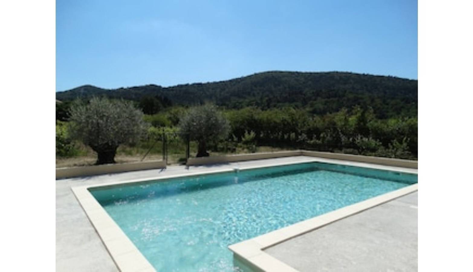 Landhaus 'Les Romarins' mit Bergblick, Privatem Pool und Wi-Fi in Bédoin, Parc naturel régional du Mont-Ventoux