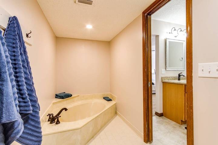 Ferienhaus für 8 Personen, mit Terrasse und Pool - 1