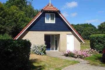 Ferienhaus für 9 Personen, mit Sauna und Garten in Drenthe