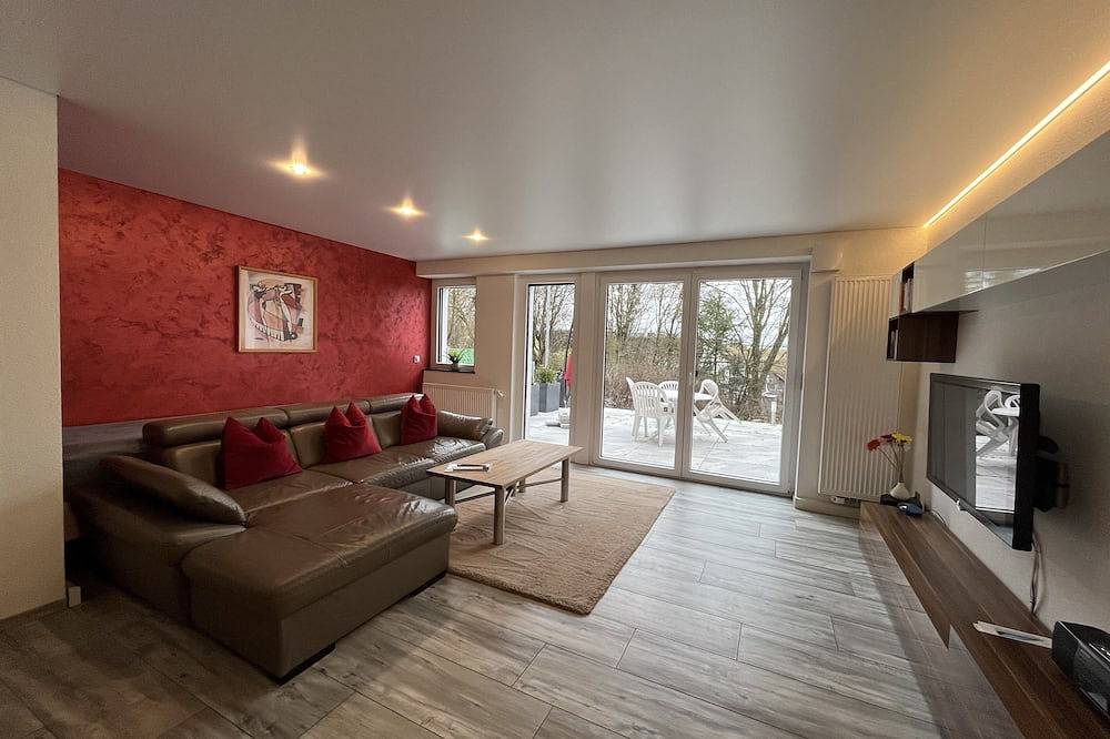 Ganze Wohnung, 90 m2 Wohnung mit 2 Schlafzimmer, Terasse & Garten in Bad Friedrichshall, Kurpfalz