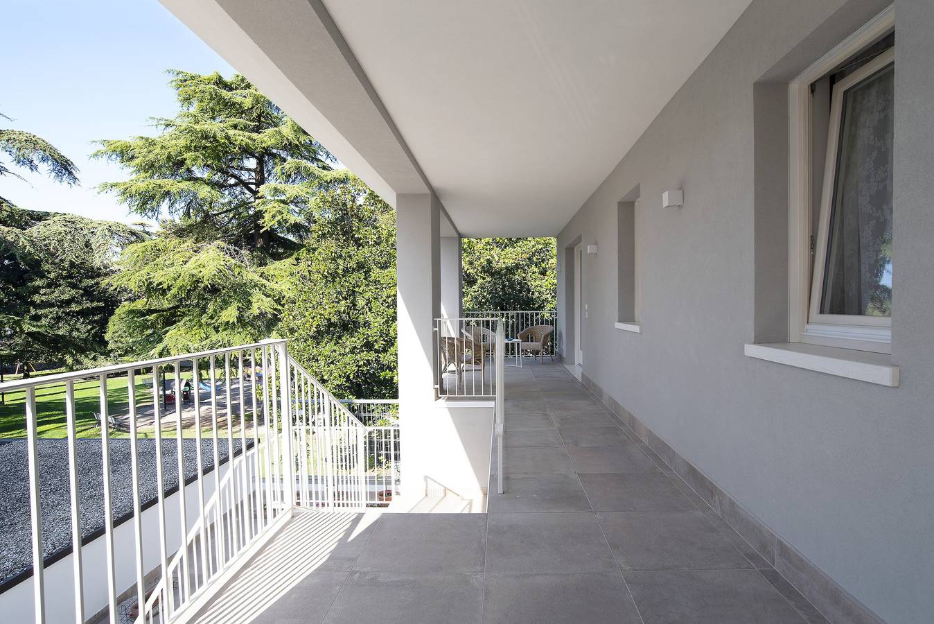 Appartamento intero, Moderno appartamento vicino al Lago di Garda con Wi-Fi e terrazza in Bardolino, Prealpi Gardesane