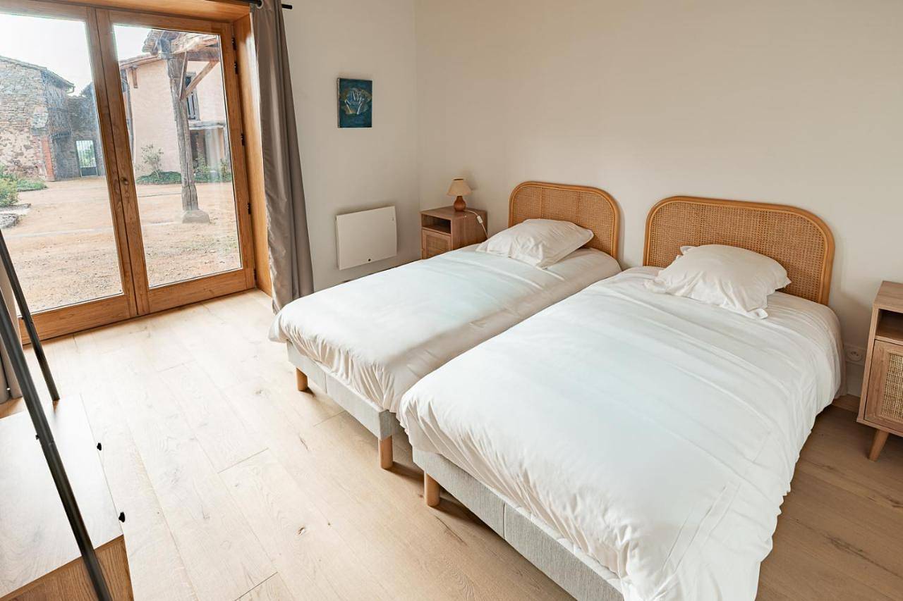 Two-Bedroom Apartment with Terrace in Saint-Marcel-de-Félines, Région de Roanne