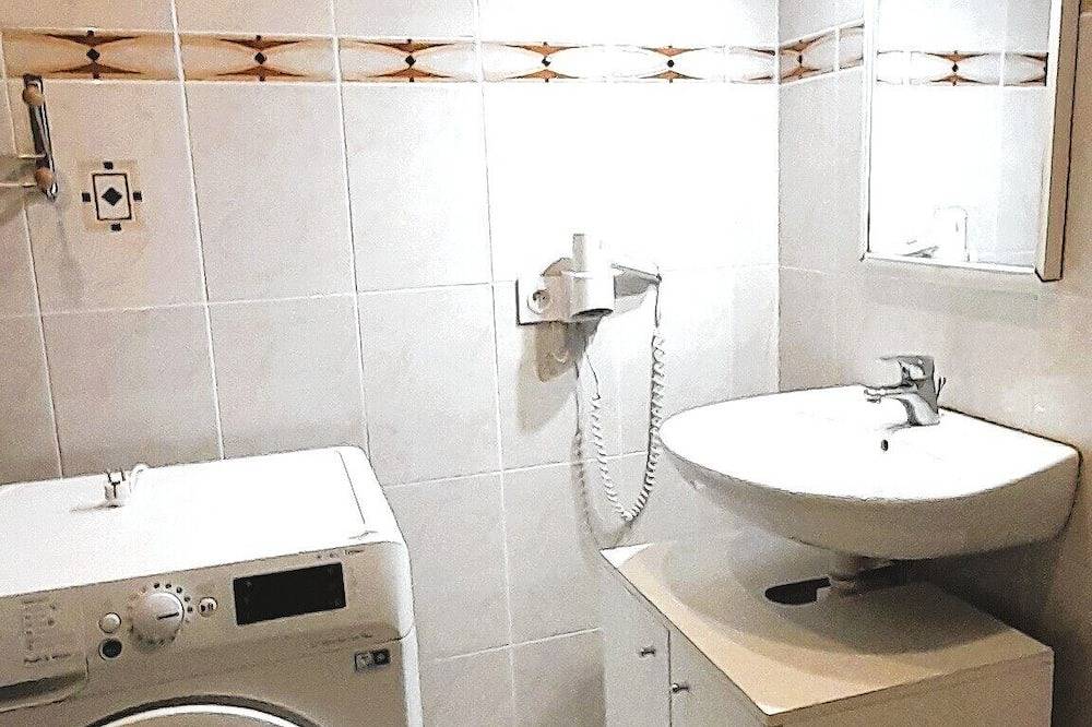 Entire apartment, Chez Benjamin -> Accommodation for 4 people / 2 Bedrooms in Azay-le-Rideau, Loire Valley