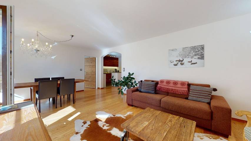 Ferienwohnung für 2 Personen, mit Balkon in Samedan