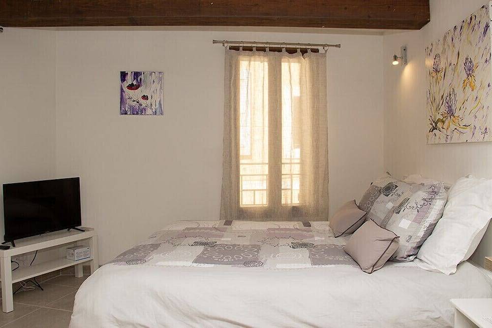 Appartement entier, Gîte les Iris <br>Studio 3 * Climatisé in L'Isle-sur-la-Sorgue, Vaucluse