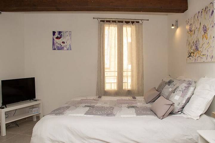 Gîte pour 2 personnes dans Office De Tourisme Du Pays Des Sorgues Et Des Monts De Vaucluse - 2