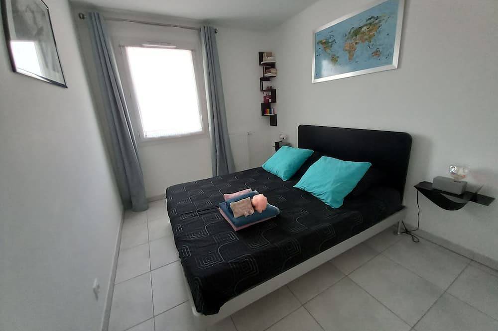 Appartement entier, Bel appartement avec terrasse à 50 mètres de la plage de Carro in Martigues, Côte méditerranéenne (France)