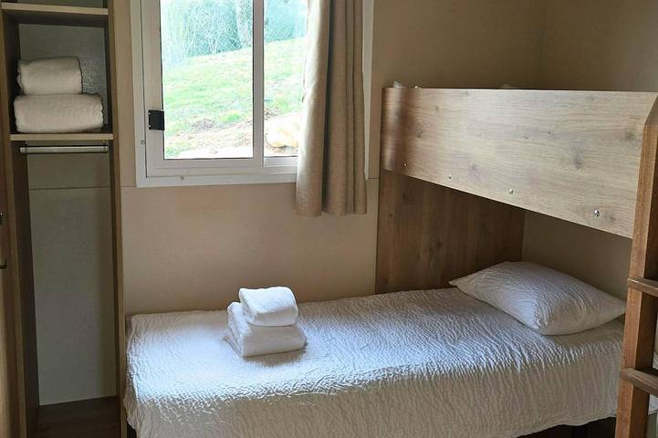 Gîte pour 6 personnes, avec terrasse ainsi que piscine et jardin à Brullioles - 2