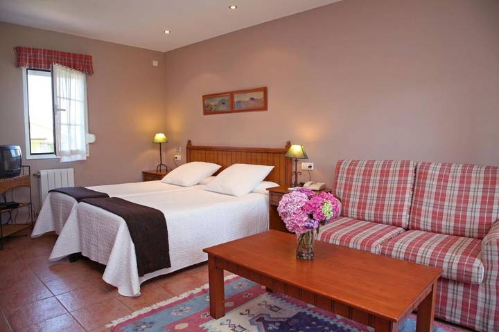 Hotel para 4 personas, con piscina y jardín además de piscina para niños y vistas en Llanes - 4