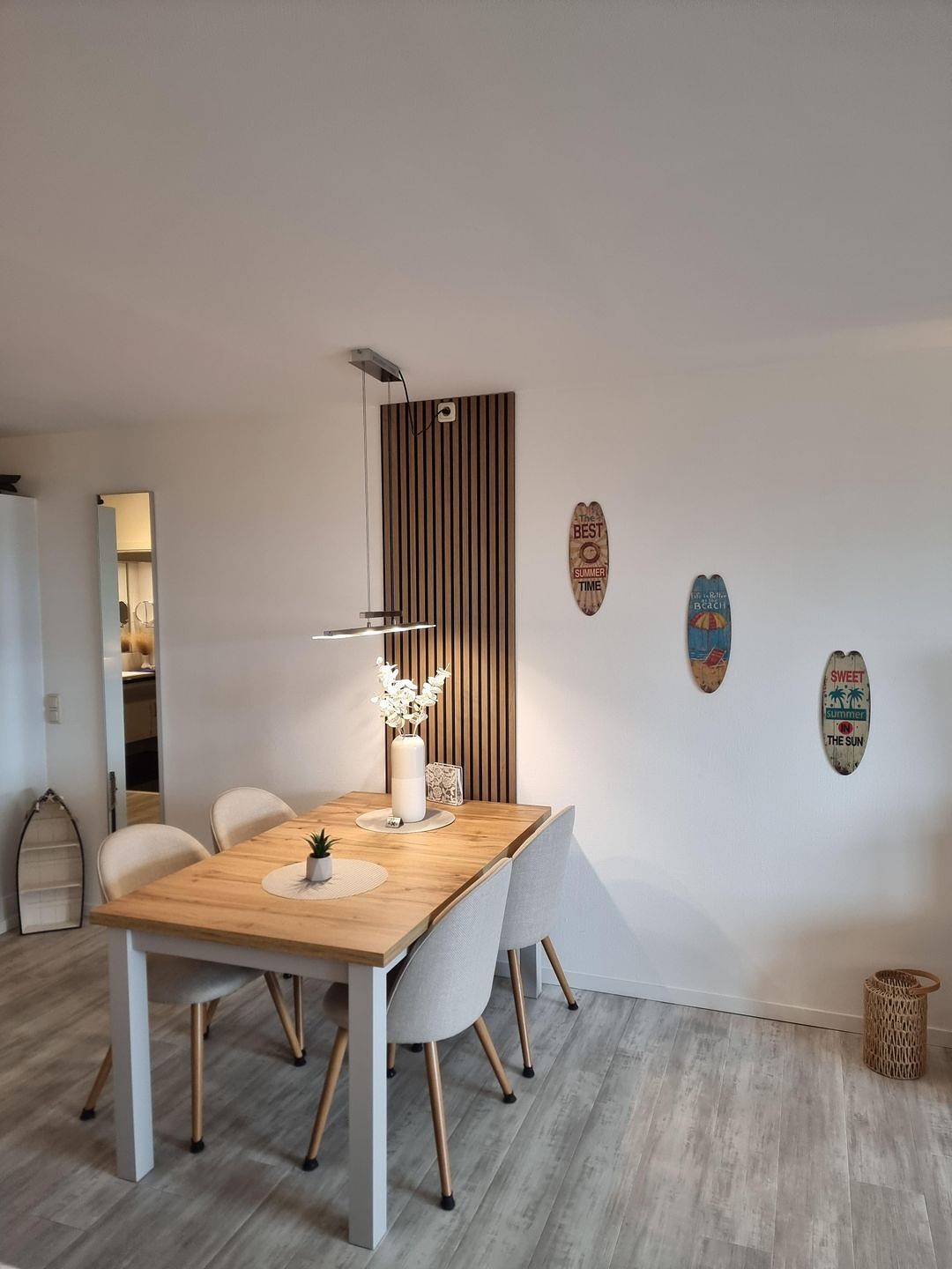 Ganze Wohnung, Modernes Appartement mit überdachtem Balkon und Blick zur Seeseite in Stein in Wendtorfer Strand, Stein