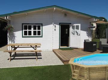 Gîte pour 4 personnes, avec jacuzzi et terrasse ainsi que jardin et piscine dans l' Hérault