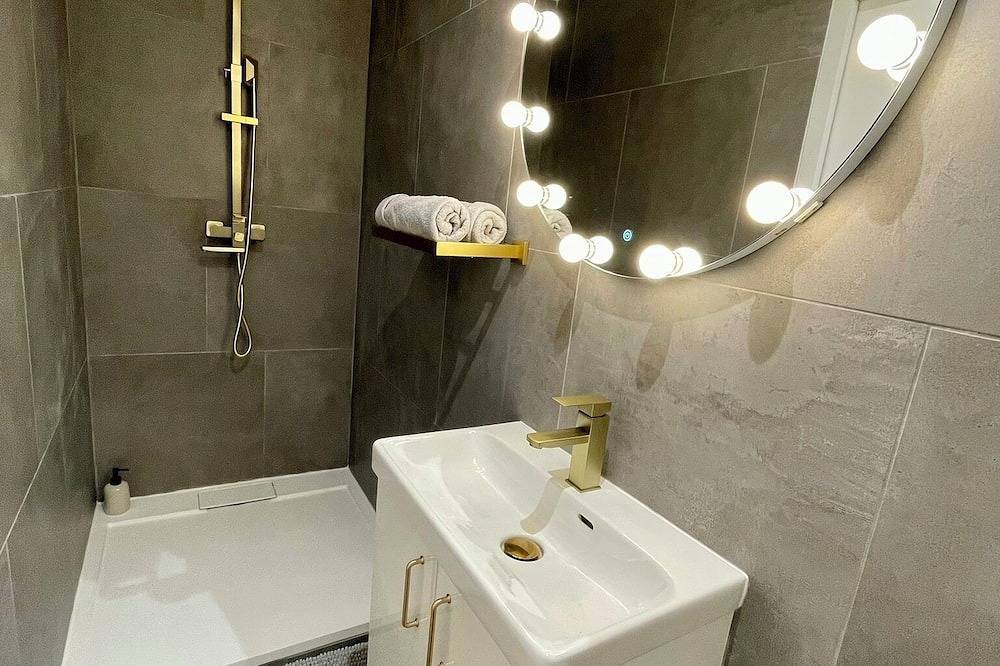 Entire apartment, Studio Cinéma in Maillane, Arles region