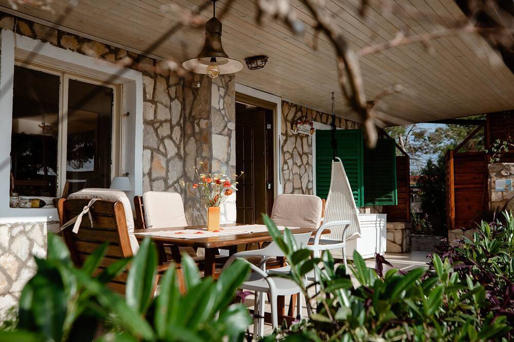 Ganze Wohnung, Grosse Familienwohnung Mit Meerblick-Terrasse In Der Nähe Des Strandes Und Des Fährhafens in Šolta (Split-Dalmatien), Rogac