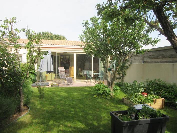 Maison de vacances pour 3 personnes, avec Terrasse ainsi que Jardin et Piscine à Lagord