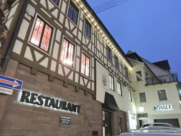 Hotel, mit Terrasse