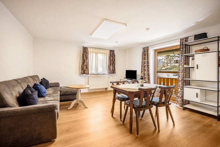 Ferienwohnung für 6 Personen, mit Garten bei Neuschwanstein