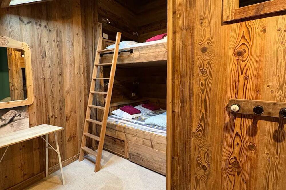 Chalet in the heart of the Haute Tarentaise. Sleeps 11-13 in Séez, Albertville region