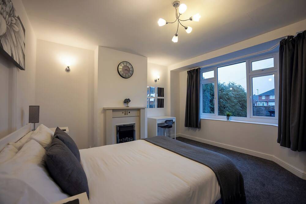 Hereford - Raven House - 4 Bedroom House West of City with Parking - Sleeps 7 in Hereford, Herefordshire