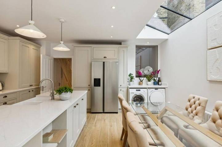 Holiday home for 10 people in Hounslow