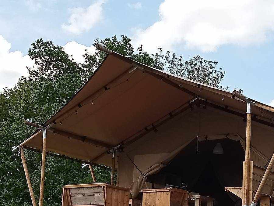 Camping La Perle - Tente en toile et en bois 5 personnes - Tente Safari Colorado in Saint-Médard-la-Rochette, Région d'Aubussargues