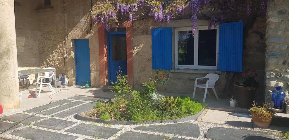 Location de vacances pour 4 personnes, avec jardin ainsi que piscine et vue à Upie - 3