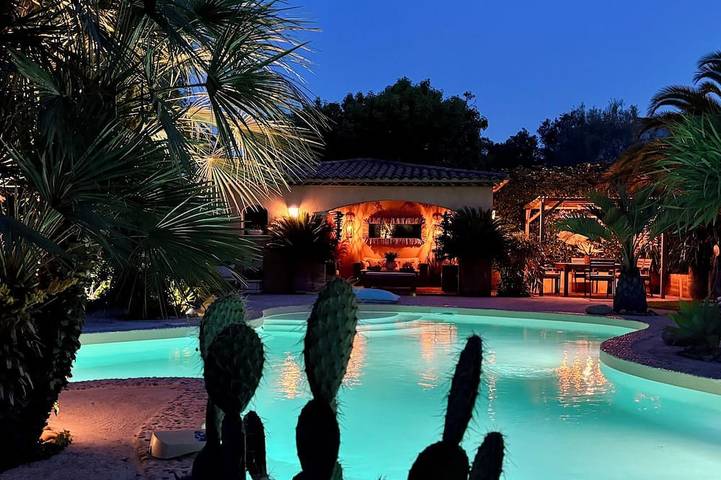 Villa pour 4 personnes, avec balcon et jardin