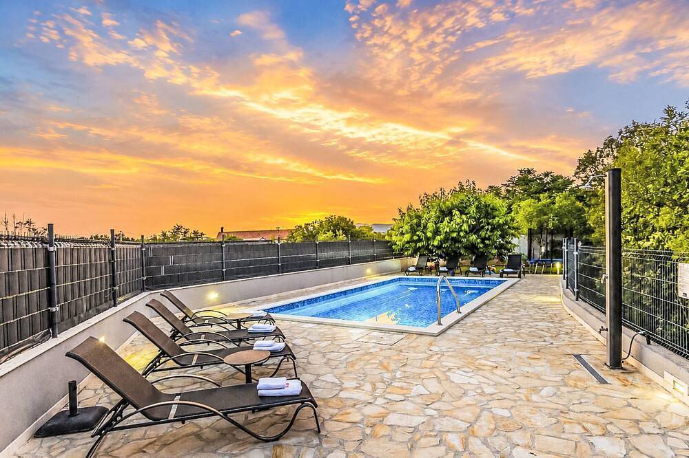 Villa \"Mile\" mit beheiztem Pool, Grill und Terrasse in Makarska Riviera