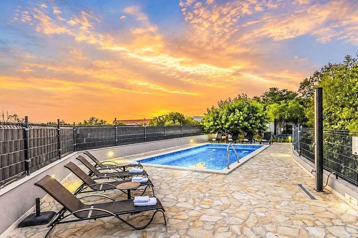 Ferienhaus für 10 Personen, mit Garten und Pool - 1