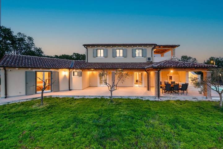 Villa pour 10 personnes, avec jardin ainsi que piscine et jacuzzi à Kavran - 2