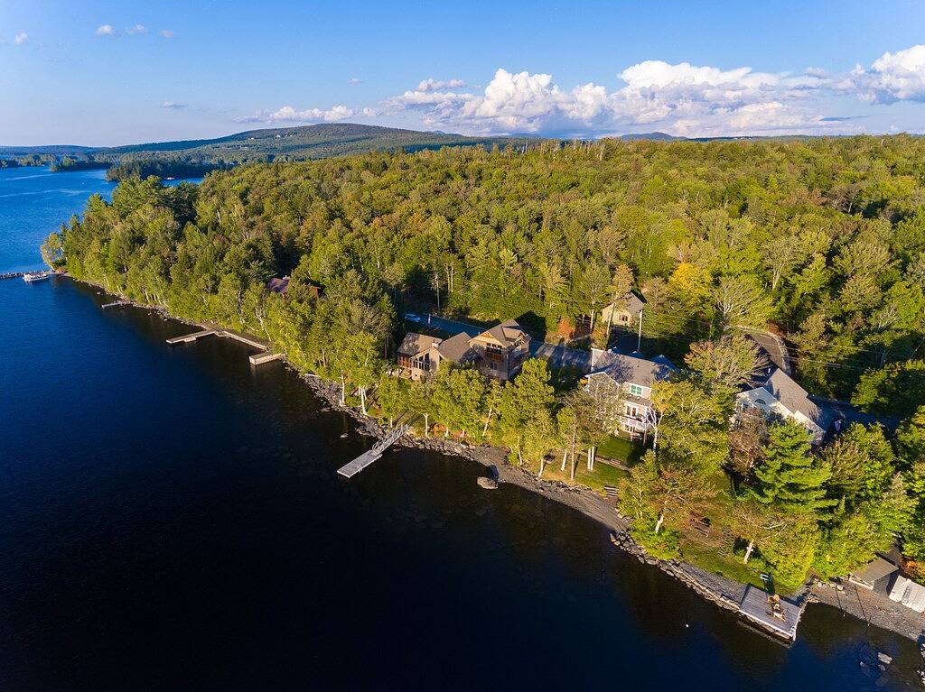 Lakeside Lodge mit herrlichem Blick auf das Wasser, abgeschirmte Veranda, Dock & Feuerstelle in Greenville (ME), Moosehead Lake