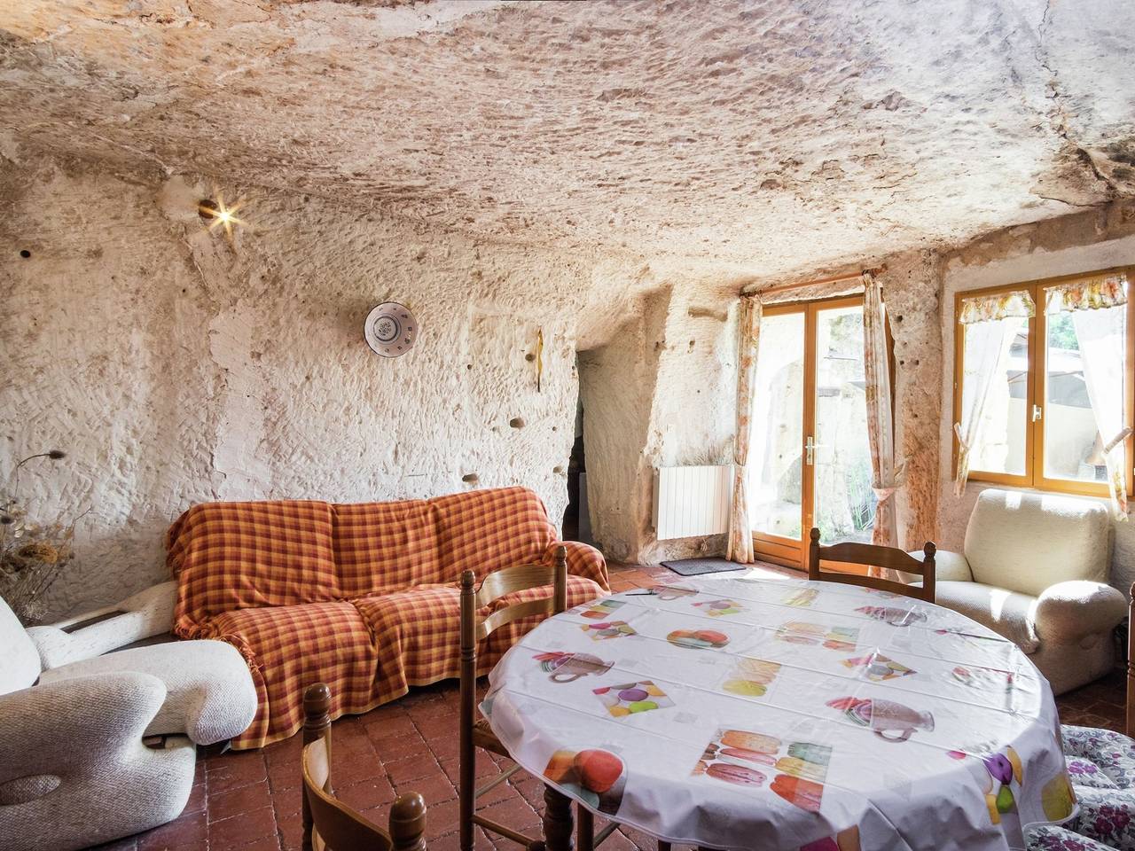 A cave house with a splendid, historic charm in Faverolles, Vallée de la Loire