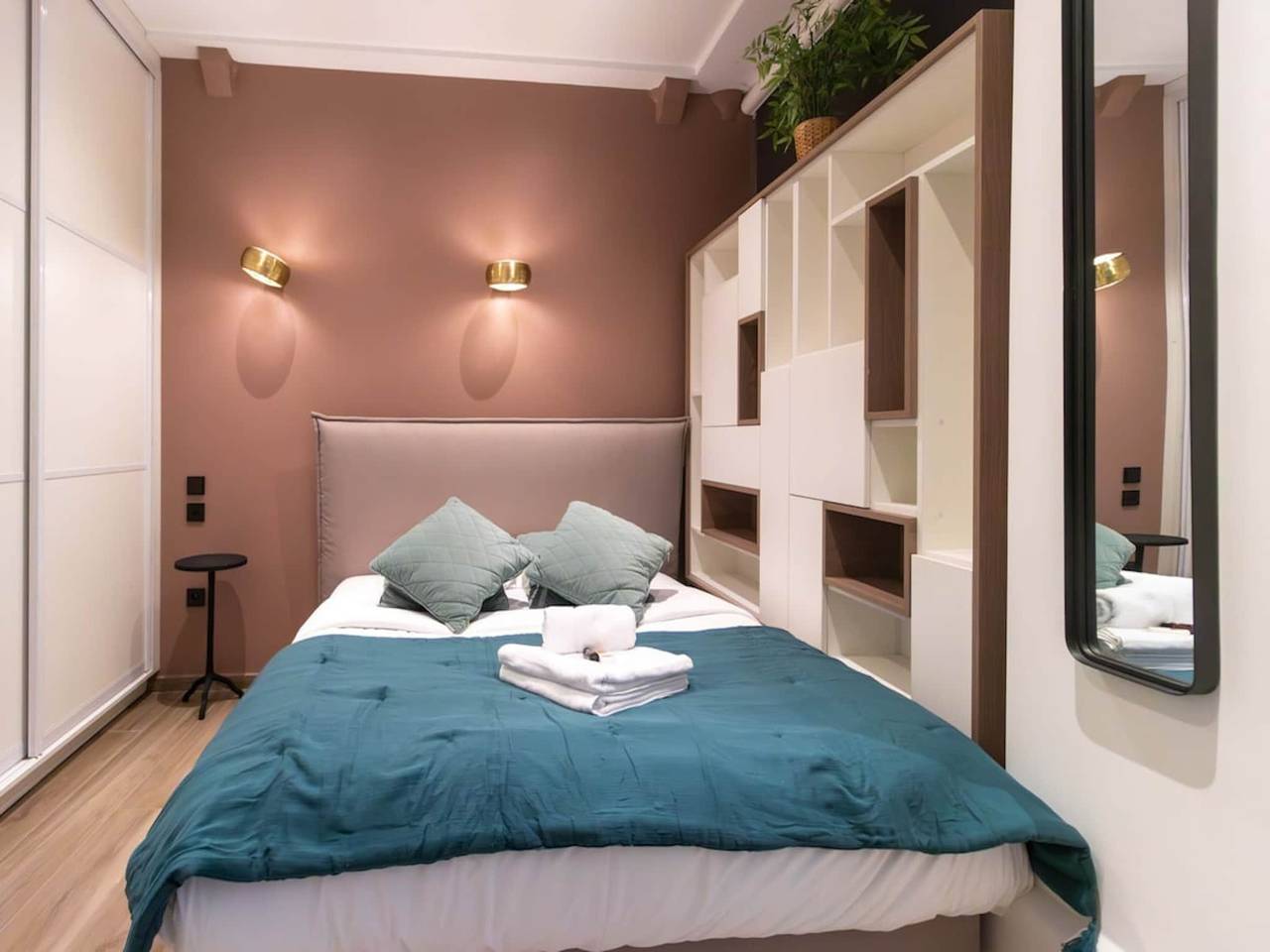 Entire apartment, Sublime Ac Apartment 3 bedrooms Saint Germain in Paris, Ile de France