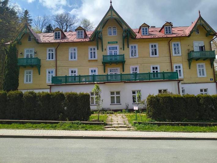 Apartament wakacyjny dla 2 osób, z widok i taras, zwierzęta dozwolone w Iwonicz-Zdrój