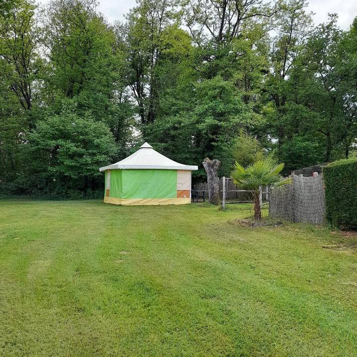 Gîte pour 4 personnes, avec terrasse et vue ainsi que jardin et piscine à Fajoles - 2