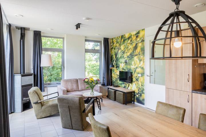 Ferienpark für 4 Personen, mit Balkon/Terrasse und Terrasse sowie Garten und Sauna in Friesland