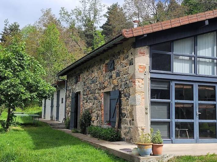 Gîte pour 5 personnes, avec Terrasse ainsi que Jardin et Vue dans Rocher Saint Vincent