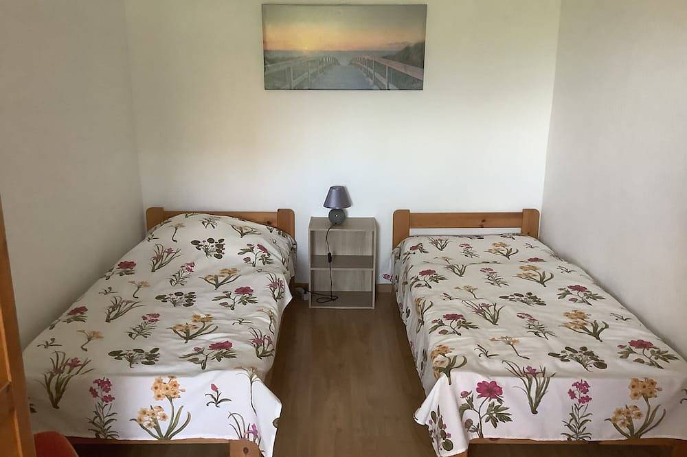 Ganze Wohnung, Gemütliche Ferienwohnung mit Reetdach am Achterwasser in Hohendorf (bei Wolgast), Wolgast