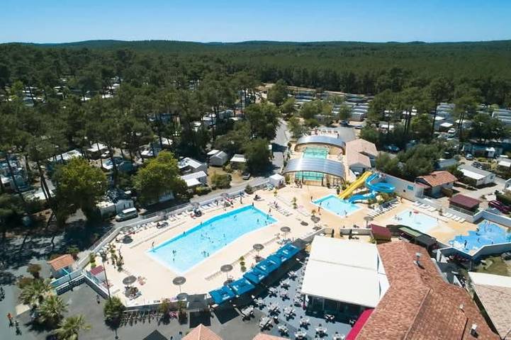 Camping pour 6 personnes, avec terrasse et jardin ainsi que piscine et jacuzzi dans Claouey