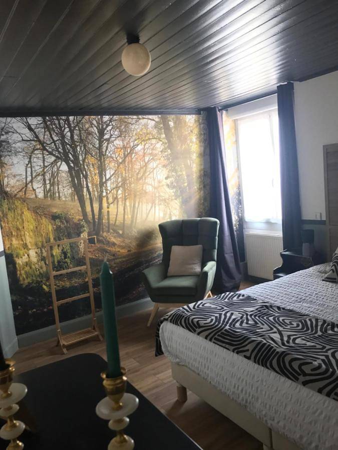 Gîte pour 3 personnes, avec vue sur le lac ainsi que jardin et vue dans Lac de la Liez - 2