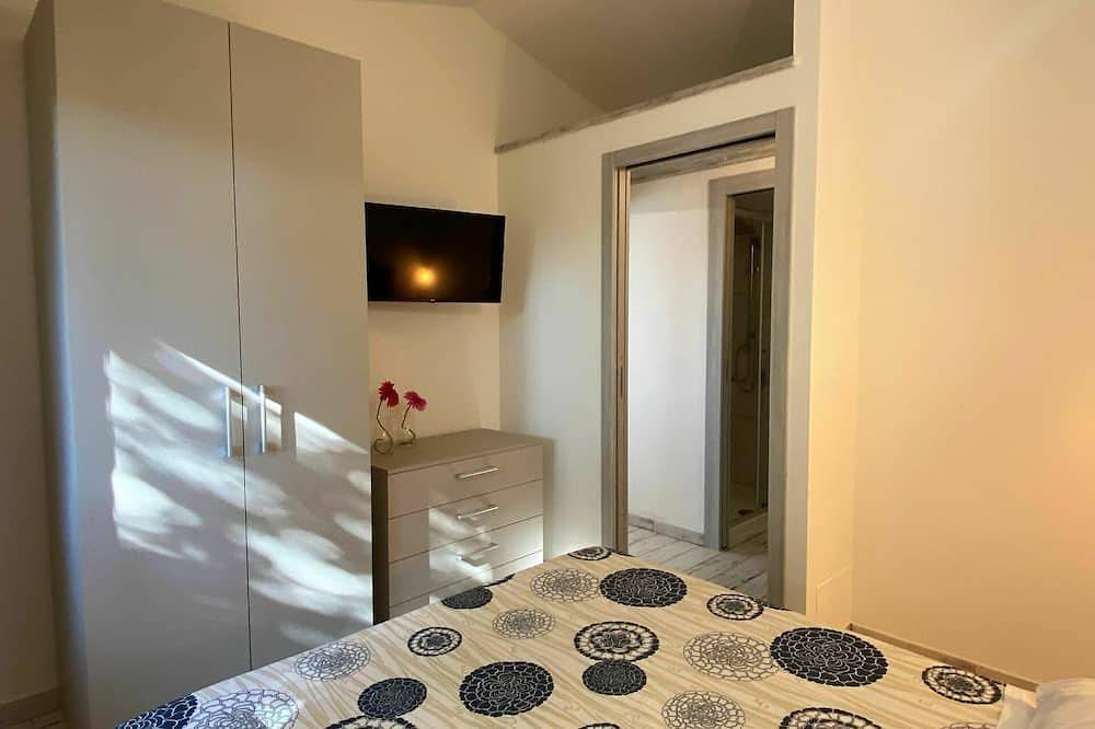 Atemberaubendes alleinstehendes Ferienhaus mit Klimaanlage,  W-Lan, Tv, Innenhof und Panoramablick in Castellina Marittima, Etruskische Küste