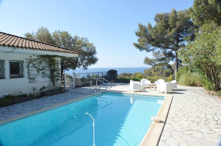 Gîte pour 6 personnes, avec piscine dans Plage de Gigaro