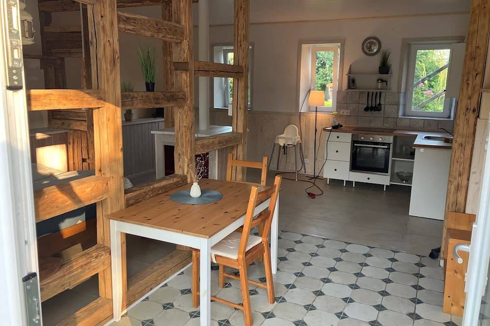 Ganze Wohnung, Studio-Apartment Ole Peerstall (Eg) - Appelbue: Urlaub im Storchendorf in Bergenhusen, Eider-Treene-Sorge