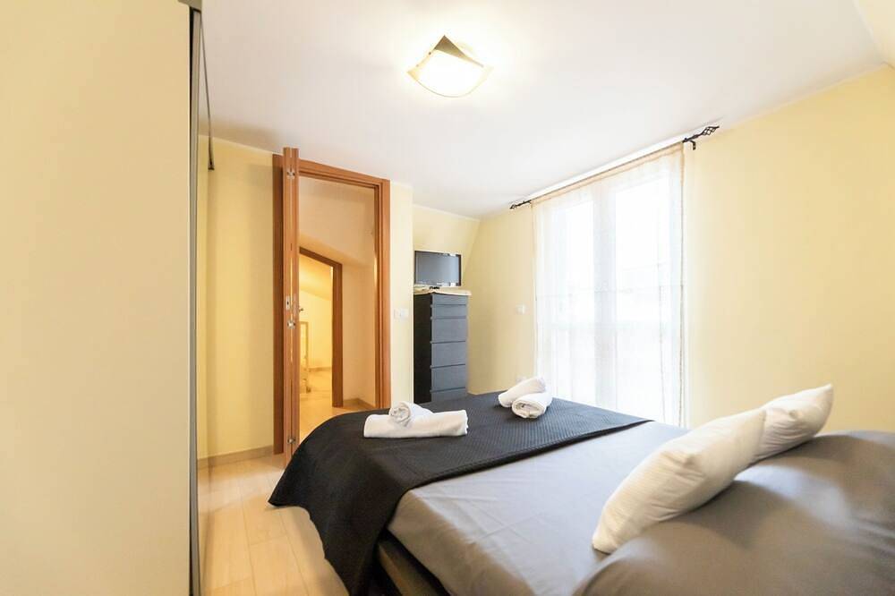 Apartamento entero, [Historic Center, steps from Rome] Cozy Apartment with Suite in Monterotondo, Provincia de Roma