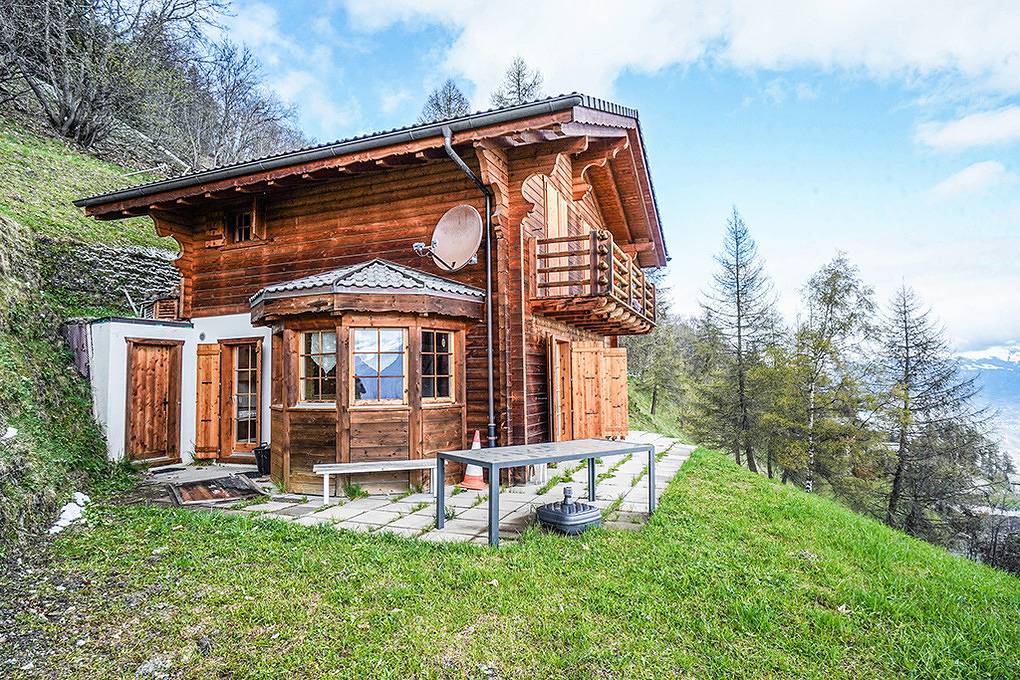 Holiday home for 9 people with balcony in Les Masses, Hérémence