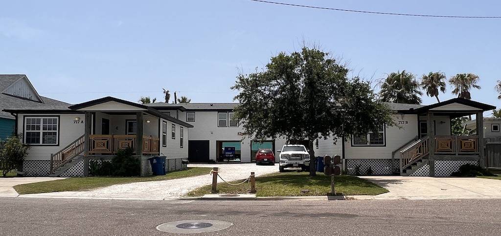 Sandbar Bungalow-2 bedroom- Central Location, Near the Beach, & Dog Friendly! in Port Aransas, Mustang Island